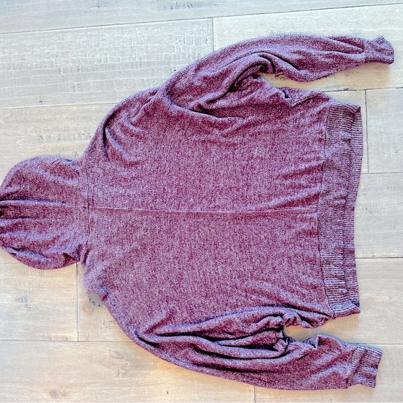 Bat-wing hooded cropped sweatshirt size M - Picture 3 of 4